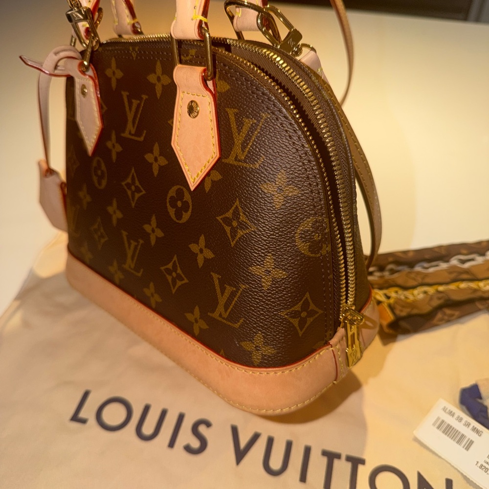 Louis Vuitton Alma BB in excellent condition w/ tags & receipt included!! - Picture 6 of 14